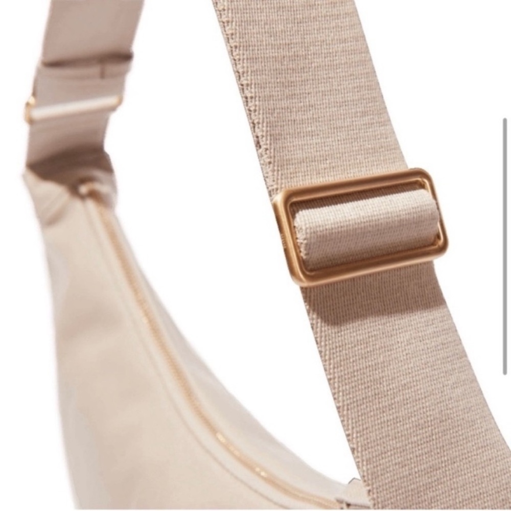July Everyday Canvas Crescent Bag NWT - Picture 4 of 7